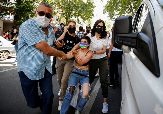 Ιστορικό πισωγύρισμα: Η Τουρκία αποχώρησε από τη Σύμβαση της Κωνσταντινούπολης για τη βία κατά των γυναικών