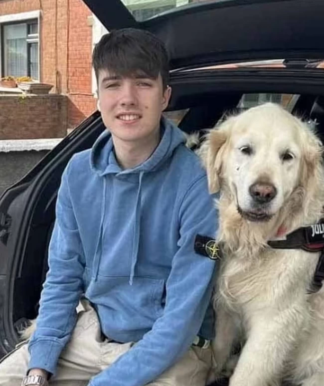 Τραγωδία στην Ίο: Ο Μαξ έψαχνε μια ολόκληρη μέρα τον φίλο του πριν πεθάνει στο λιμάνι - Είχε τυπώσει και αφίσες