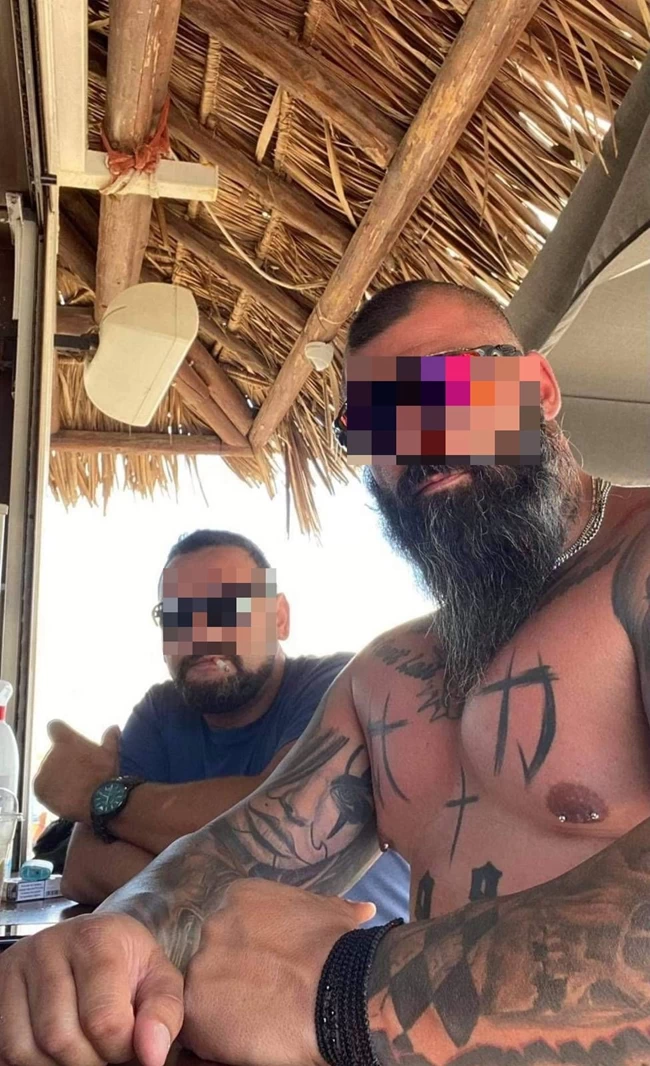 Ξυλοδαρμός στην Αίγινα: "Φουσκωτοί" μπράβοι με τατουάζ... Μίκυ Μάους παραλίγο να σκοτώσουν την ξενοδόχο και τον γιο της