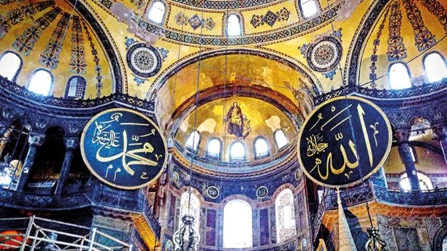Αγιά Σοφιά: Αυτές είναι οι λευκές κουρτίνες που κρύβουν τα ψηφιδωτά και τις τοιχογραφίες