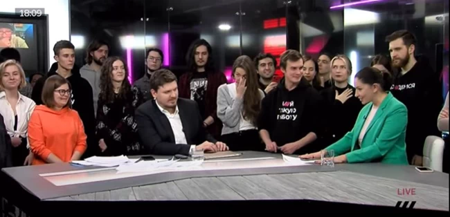 "Μαύρο" σε τηλεοπτικό σταθμό της Ρωσίας: Αποχαιρέτισαν με τη "Λίμνη των Κύκνων" και "Όχι στον πόλεμο" οι δημοσιογράφοι [βίντεο]