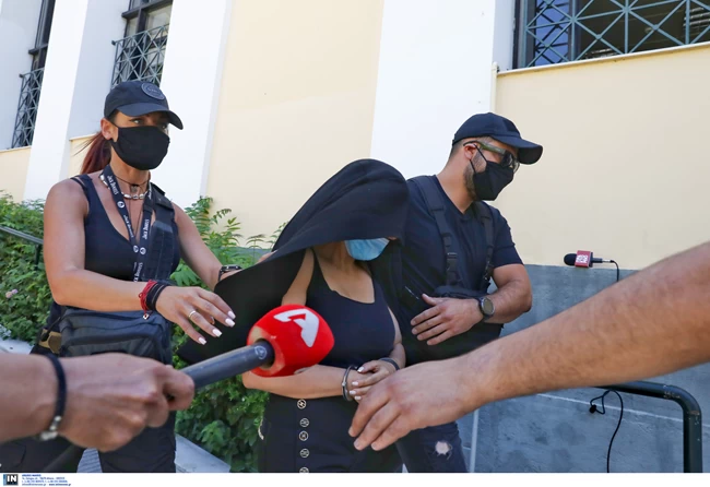 Επίθεση με βιτριόλι: Αρχίζει η δίκη 16 μήνες μετά - Η Ιωάννα ξανά αντιμέτωπη με τη γυναίκα που της κατέστρεψε τη ζωή