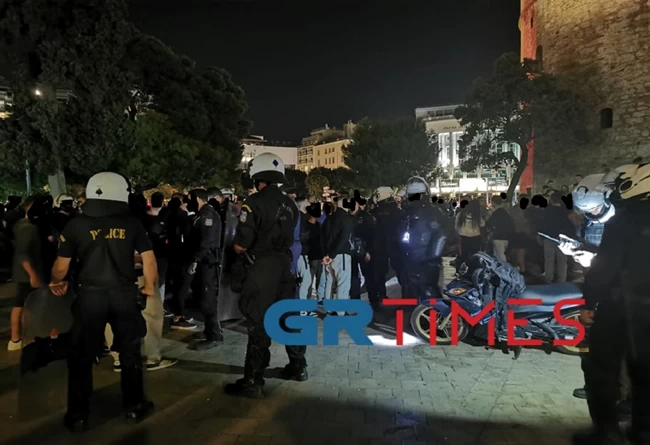 Επίθεση με πέτρες στην πορεία του Thessaloniki Pride - Έξι προσαγωγές [Εικόνες-Βίντεο]