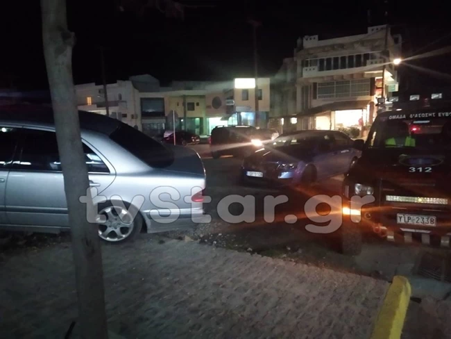 Αυτοκίνητα συγκρούστηκαν και έπεσαν επάνω σε τέσσερα παιδιά (φωτογραφίες)