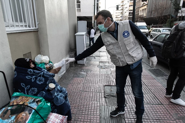 Δήμος Αθηναίων: Έκτακτα μέτρα για το κρύο με θερμαινόμενες αίθουσες και RapidTest