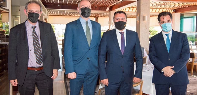 Ειρωνείες της Αυγής για τη φωτογραφία του Αδωνι Γεωργιάδη με τον Ζόραν Ζάεφ