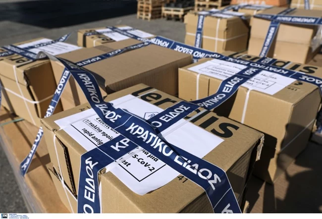Μέχρι την Παρασκευή, 700.000 self test διαθέσιμα από τα φαρμακεία - Από αύριο η διάθεσή τους