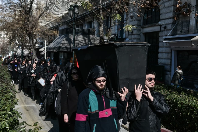 ΚΑΛΛΙΤΕΧΝΕΣ ΠΟΡΕΙΑ