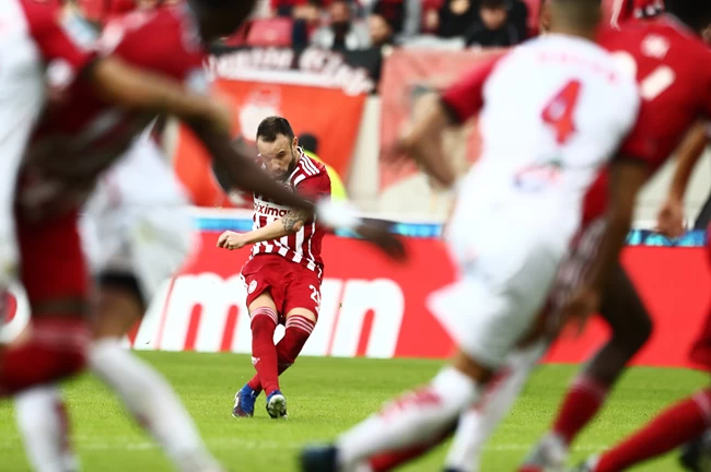 Ολυμπιακός: Νίκη - θρίλερ επί του Βόλου (2-1) με γκολ του Βαλμπουενά στο 91΄