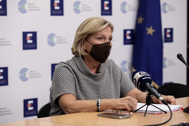 Κορονοϊός: Τα σχολικά τμήματα που θα έχουν κρούσμα δεν θα κλείνουν - 1 στα 4 παιδιά Λυκείου έχει εμβολιαστεί