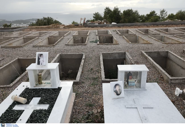 Τάφοι για κορονοϊό στη Βούλα - Βάρη