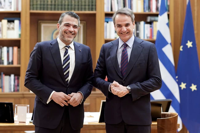 Τρεις μεταγραφές από το ΠΑΣΟΚ στη ΝΔ σε 24 ώρες, συν τρεις αποχωρήσεις με "καρφιά" για Ανδρουλάκη