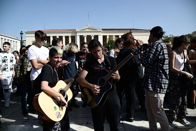 ΦΟΙΤΗΤΕΣ ΠΟΡΕΙΑ