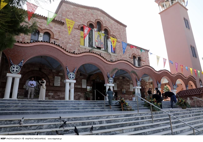 ΛΑΟΥΡΑ ΝΑΡΓΕΣ ΒΑΦΤΙΣΗ