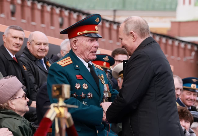Ρωσία - Παρέλαση στην Κόκκινη Πλατεία - Νέο ψέμα Πούτιν: "Η Δύση ετοιμαζόταν να εισβάλει στη γη μας"