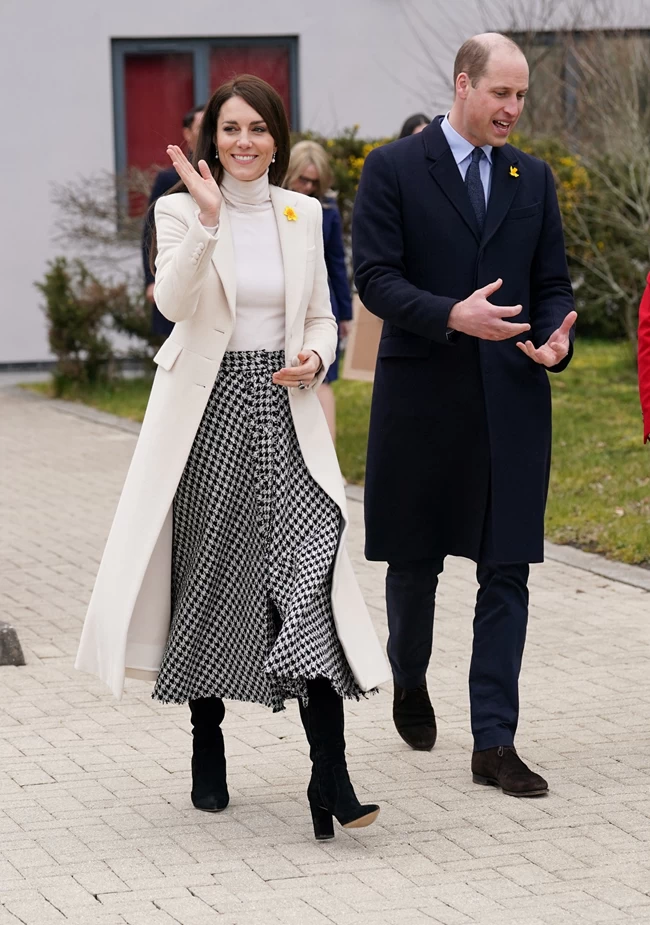 Κέιτ Μίντλετον: Η στιλάτη εμφάνιση με οικονομική φούστα από τα Zara και πανάκριβο παλτό