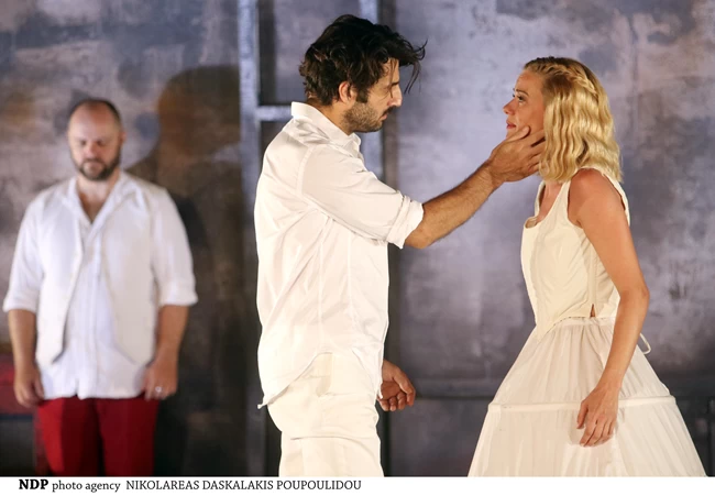 ΝΙΚΟΣ ΚΟΥΡΗΣ ΖΕΤΑ ΜΑΚΡΥΠΟΥΛΙΑ