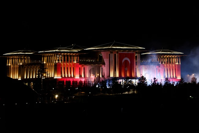 Ο "σουλτάνος" Ερντογάν ξεκινά την τρίτη δεκαετία στην εξουσία - Γιατί κέρδισε πάλι τις εκλογές
