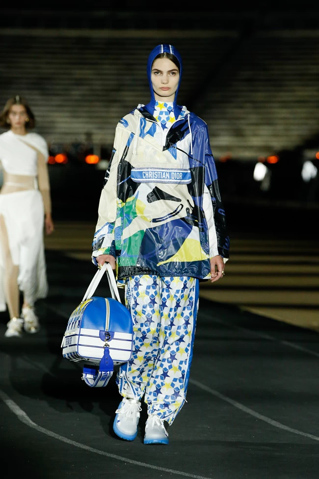 DIOR