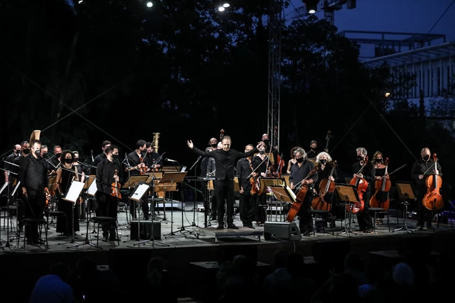 Συναυλία-αφιέρωμα στον Μίκη Θεοδωράκη - Παρουσία Κατερίνας Σακελλαροπούλου και Λίνας Μενδώνη