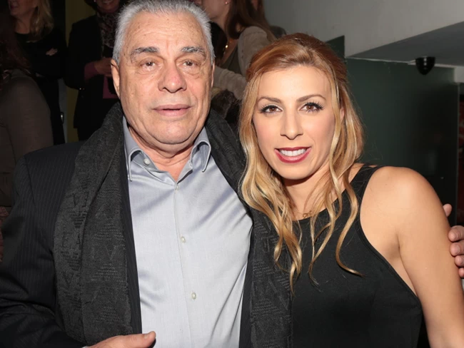 Μυστικά γεννητούρια: Ποιος πρώην υπουργός έγινε παππούς χωρίς να το μάθει κανείς