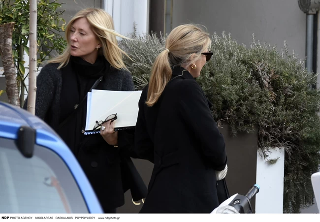 Μαρί Σαντάλ: Αμήχανη μιλώντας για πρώτη φόρα on camera - Οι δηλώσεις της έξω από το ξενοδοχείο