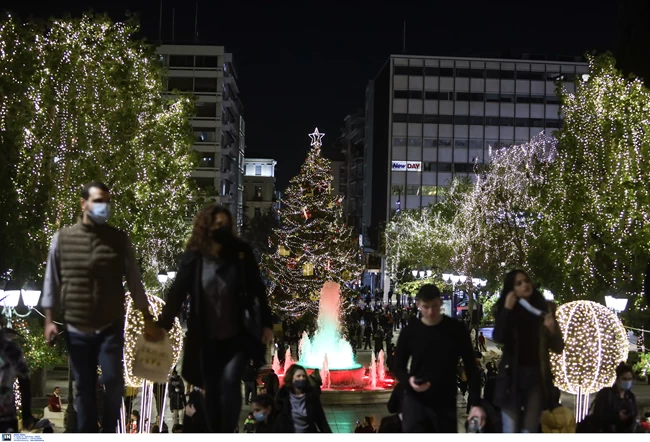 Syntagma flooded - metro stations closed - 4,000 policemen on foot [Εικόνες-Βίντεο]