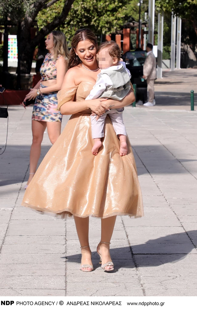 ΛΑΟΥΡΑ ΝΑΡΓΕΣ ΒΑΦΤΙΣΗ