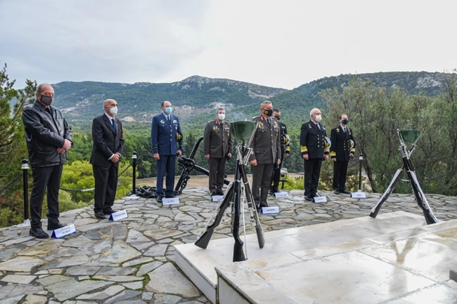 ΦΛΩΡΟΣ ΠΕΣΟΝΤΕΣ ΝΑΥΤΙΚΟΎ