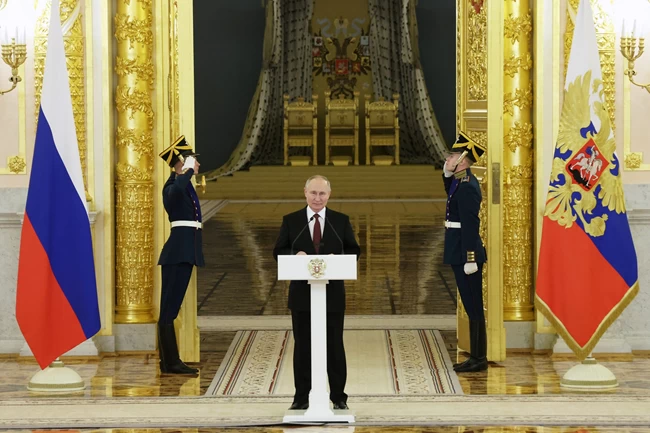 ΠΟΥΤΙΝ ΚΡΕΜΛΙΝΟ