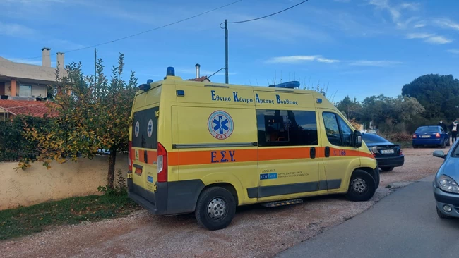 Στο "πόδι" η Παιανία: Ηλικιωμένη πυροβόλησε 4 φορές στον αέρα και ταμπουρώθηκε στο σπίτι