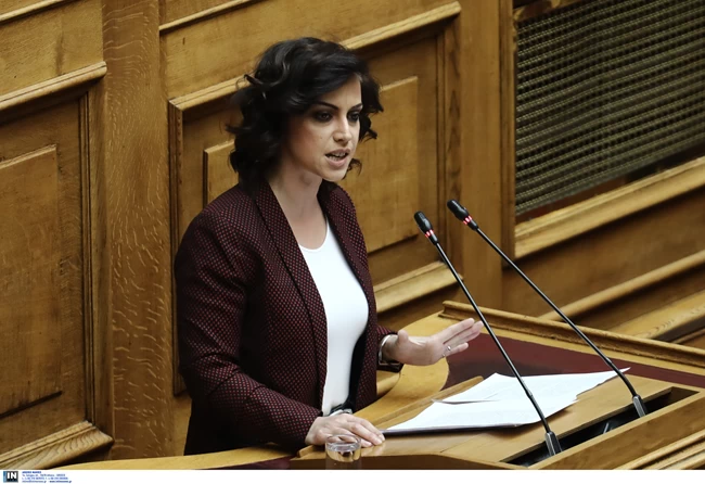 Βουλή: Πέρασε το νομοσχέδιο για την πρόσβαση των εντυποαναπήρων σε πνευματικά έργα
