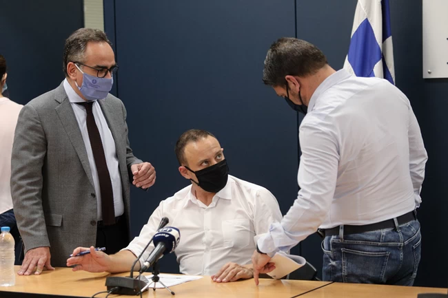 "Καμπανάκι" Μαγιορκίνη: "Εκκολαπτήριο" της πανδημίας τα αστικά κέντρα - Από 25 έως 34 ετών τα κρούσματα
