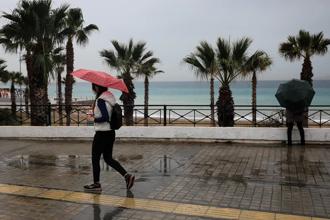 Καιρός - Καθαρά Δευτέρα: Με βροχές και θυελλώδεις ανέμους το πέταγμα του χαρταετού - Πού θα χιονίσει