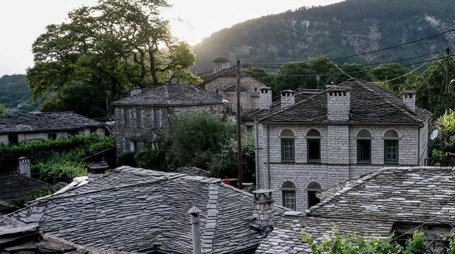 "Ζεσταίνονται" οι χειμερινοί προορισμοί ενόψει Χριστουγέννων - Ποιες περιοχές θα "πλημμυρίσουν" από κόσμο