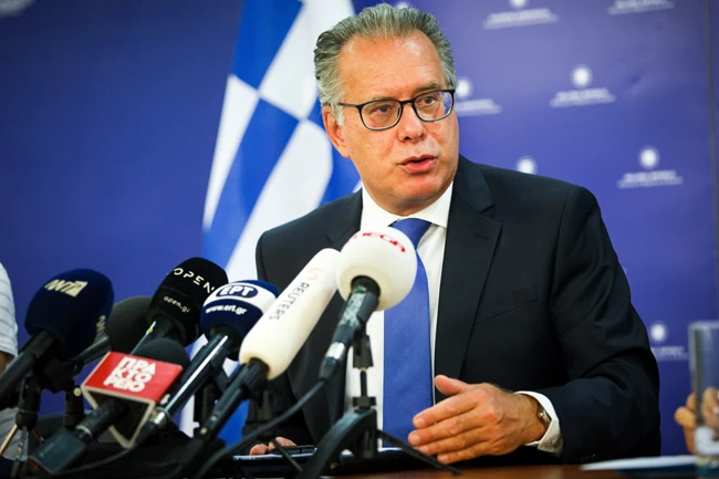 ΚΟΥΜΟΥΤΣΑΚΟΣ
