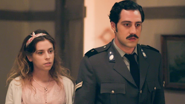 Άγριες Μέλισσες: Το τεράστιο σκάνδαλο, ο απαγορευμένος έρωτας και η εκδίκηση Άγριες Μέλισσες: Το τεράστιο σκάνδαλο, ο απαγορευμένος έρωτας και η εκδίκηση