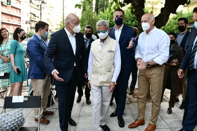 Αποκαλυπτήρια ανδριάντα του Μαχάτμα Γκάντι στην Αθήνα - Παρόντες Δένδιας, Μπακογιάννης, Παπανδρέου