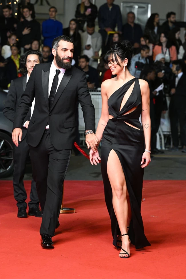 DUA LIPA ΡΟΜΕΝ ΓΑΒΡΑΣ
