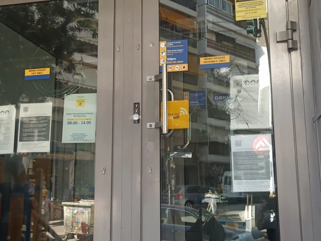 Μπαράζ επιθέσεων σε τράπεζες στην Αθήνα