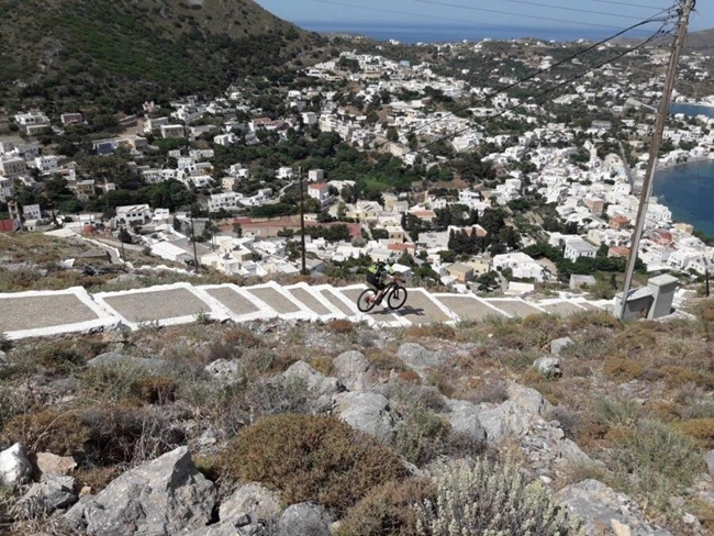 Το ελληνικό νησί που πιστοποιήθηκε ως φιλικό προς τους ποδηλάτες - Καταπράσινο, με υπέροχες παραλίες και πανέμορφα τοπία