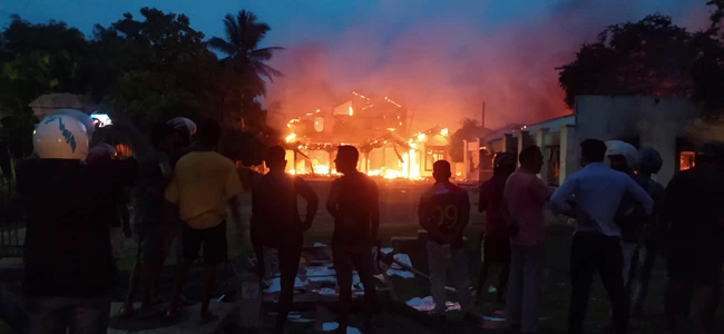 Εικόνες χάους στη Σρι Λάνκα: Πυρά στην πρωθυπουργική κατοικία - 5 νεκροί και δεκάδες τραυματίες στις διαδηλώσεις