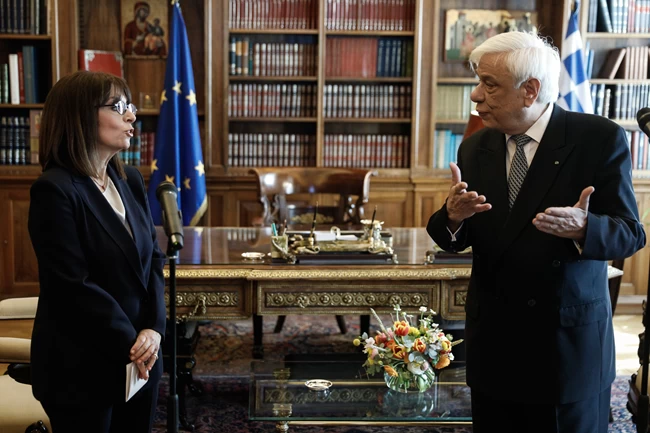 Σκάνδαλο στο Προεδρικό: Η γραμματέας του Παυλόπουλου παρακολουθούσε τα email της Σακελλαροπούλου Σακελλαροπούλου Παυλόπουλος