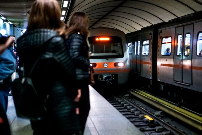 Καταγγελία Εργαζομένων Μετρό: Ξεμένουμε από χάρτινα εισιτήρια- Τα μηχανήματα τροφοδοτούνται από "ρετάλια"