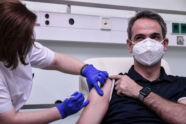Το μεγάλο στοίχημα των εμβολίων: Πότε έρχονται οι επόμενες 83.850 νέες δόσεις - Εμβολιάστηκαν 250 την πρώτη ημέρα