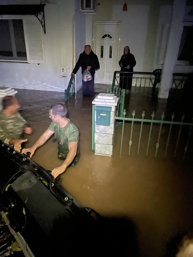 ΚΟΜΑΝΤΟΣ ΚΑΡΔΙΤΣΑ