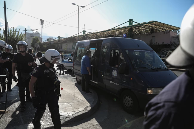 Χρυσή Αυγή: Σε συλλήψεις μετατράπηκαν οι 10 προσαγωγές Χρυσαυγιτών έξω από το Εφετείο