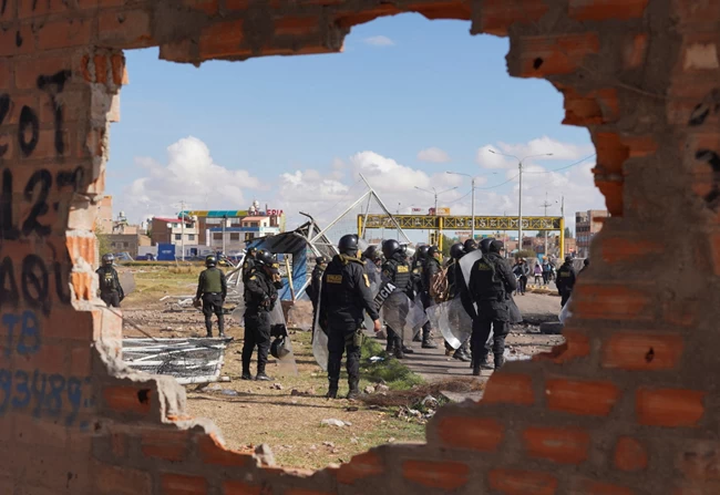 Εκτός ελέγχου η κατάσταση στο Περού: Τουλάχιστον 17 νεκροί σε συγκρούσεις διαδηλωτών με την αστυνομία [εικόνες - βίντεο]