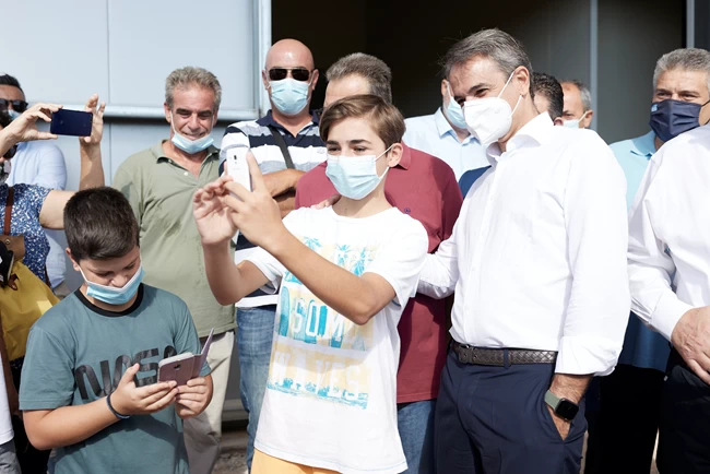 μητσιτακης με παιδιά μεσσηνια ελαιοπαραγωγοι