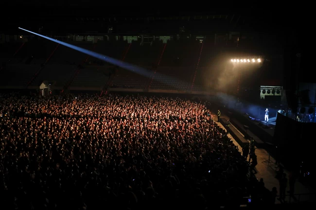 Το πείραμα της Ισπανίας: 5.000 άτομα σε ροκ συναυλία στη Βαρκελώνη - Τα μέτρα και οι προϋποθέσεις [Βίντεο-Εικόνες]